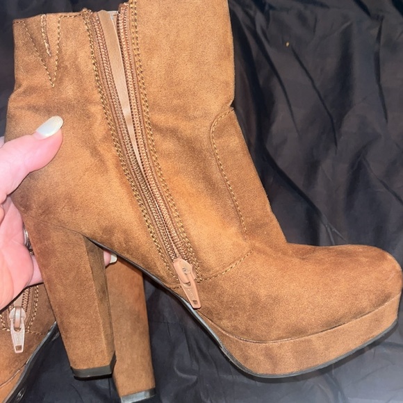 Boots - Picture 5 of 5